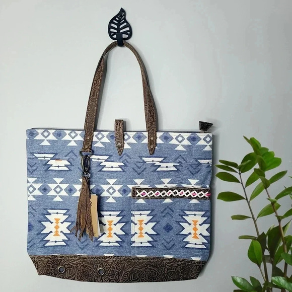 NWT Aztec Canvas Leather Tote Bag - Picture 1 of 7
